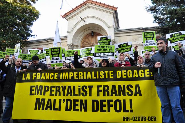 mali-fransa-protesto-fransiz-konsoloslugu_ozgur-der02.jpg