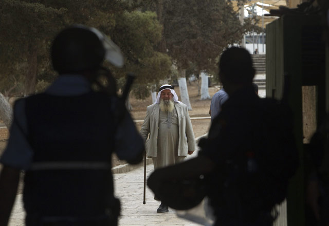 Siyonist Askerler Mescid-i Aksaya Girdi 7