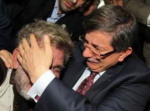 Ahmet Davutoğlu, Gazzede Gözyaşlarını Tutamadı!