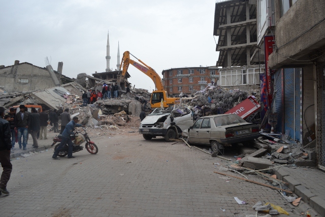 Yaşar Yüzer'in Objettifinden Deprem 12