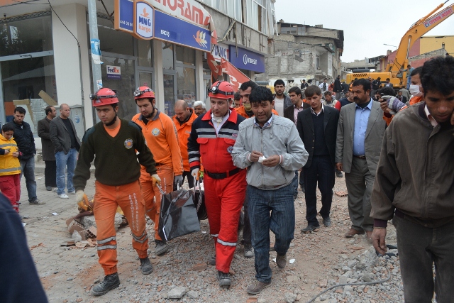 Yaşar Yüzer'in Objettifinden Deprem 13