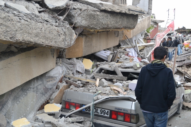 Yaşar Yüzer'in Objettifinden Deprem 14