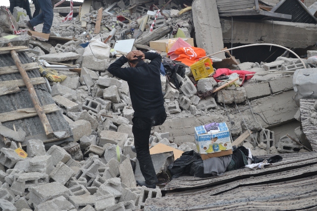 Yaşar Yüzer'in Objettifinden Deprem 16