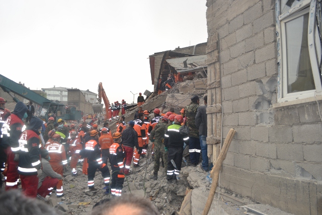 Yaşar Yüzer'in Objettifinden Deprem 17