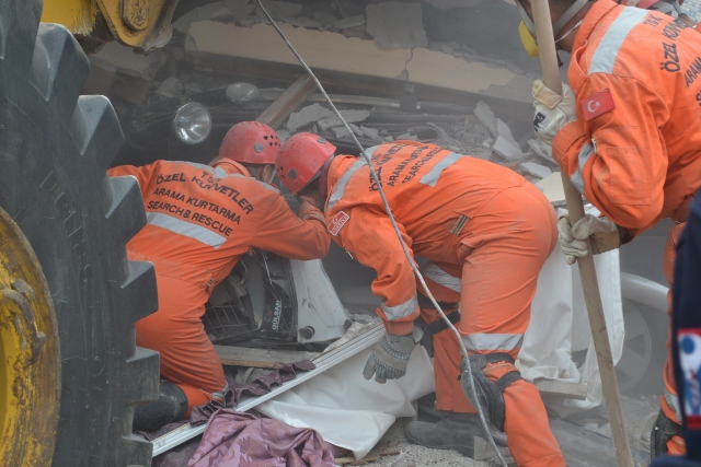 Yaşar Yüzer'in Objettifinden Deprem 19