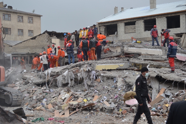 Yaşar Yüzer'in Objettifinden Deprem 2