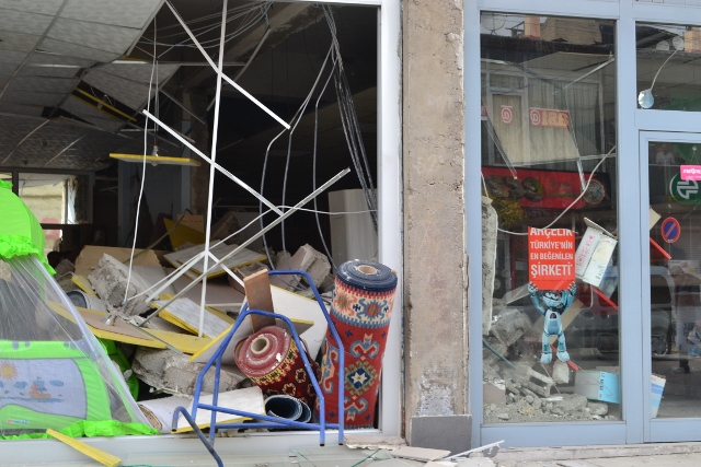 Yaşar Yüzer'in Objettifinden Deprem 3
