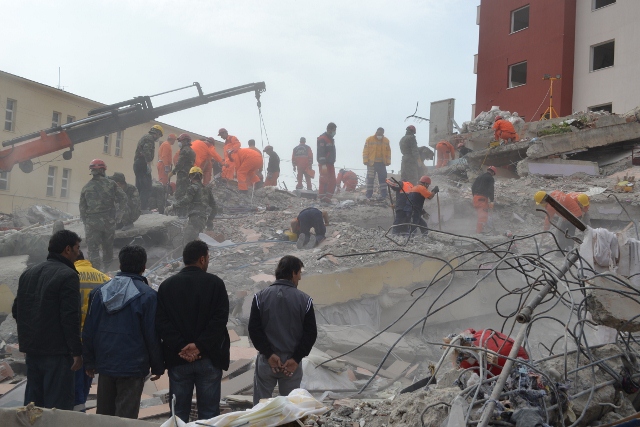 Yaşar Yüzer'in Objettifinden Deprem 9