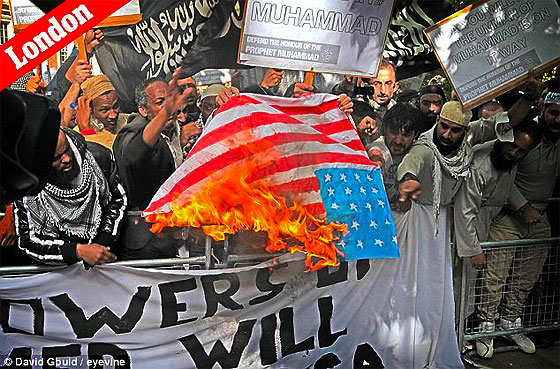 Pakistan'da Film Protestosunda Kan Aktı 10