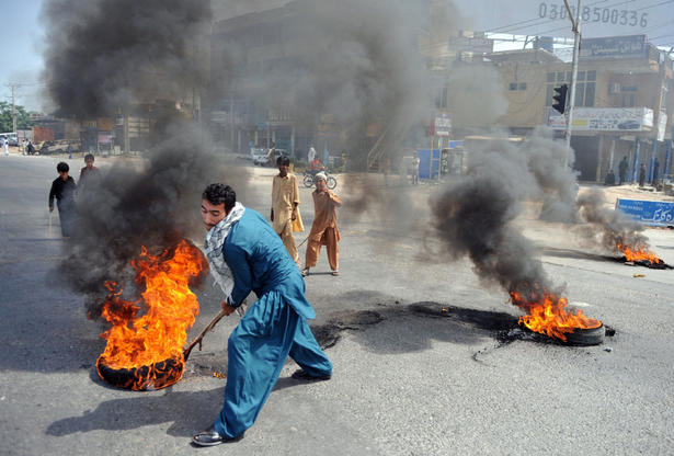 Pakistan'da Film Protestosunda Kan Aktı 3
