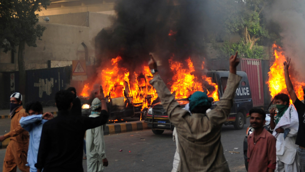 Pakistan'da Film Protestosunda Kan Aktı 4
