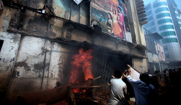 Pakistan'da Film Protestosunda Kan Aktı 5