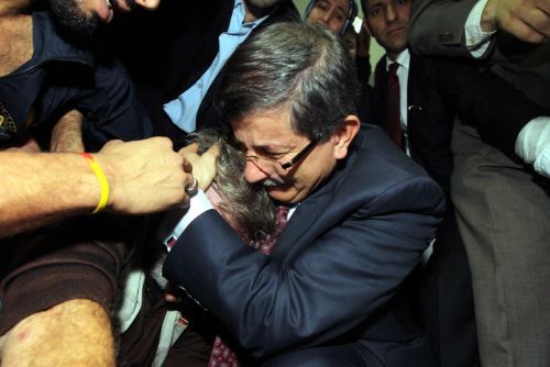 Ahmet Davutoğlu, Gazze'de Gözyaşlarını Tutamadı! 1