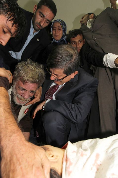 Ahmet Davutoğlu, Gazze'de Gözyaşlarını Tutamadı! 2