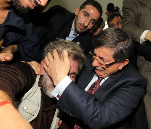 Ahmet Davutoğlu, Gazze'de Gözyaşlarını Tutamadı! 3