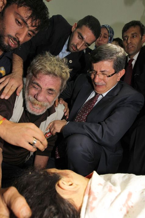 Ahmet Davutoğlu, Gazze'de Gözyaşlarını Tutamadı! 5