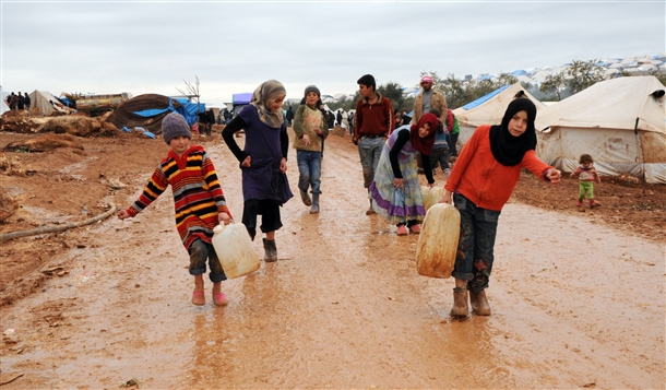 Sınırda Bekleyen 10 Bin Masum Çocuk 10