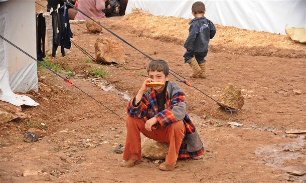 Sınırda Bekleyen 10 Bin Masum Çocuk 3