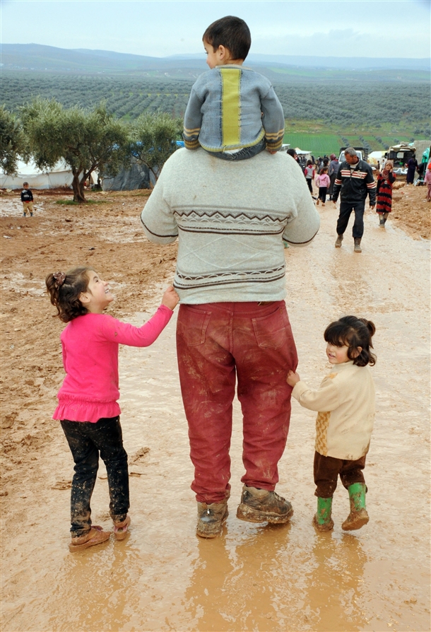 Sınırda Bekleyen 10 Bin Masum Çocuk 6
