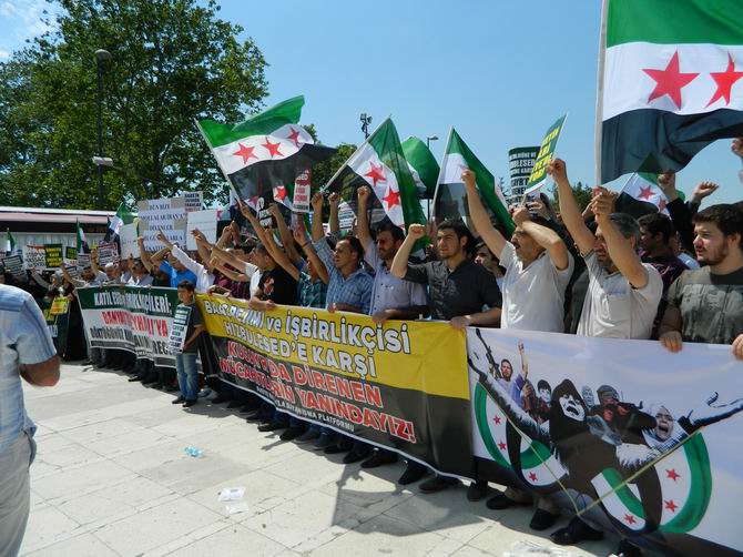 Fatih Camii’nde Protesto:  “Katil İran, Katil Hizbullah” 25