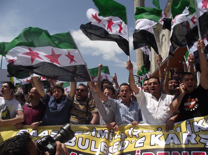 Fatih Camii’nde Protesto:  “Katil İran, Katil Hizbullah” 28