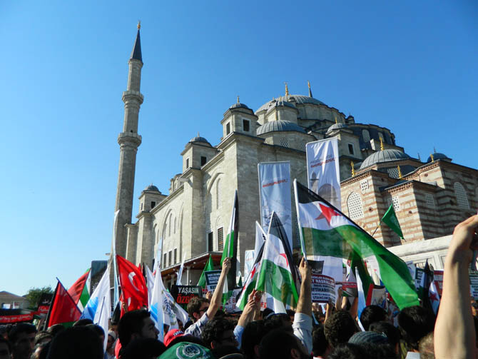On Binler Fatih’te Kudüs ve Mavi Marmara İçin Yürüyor 1