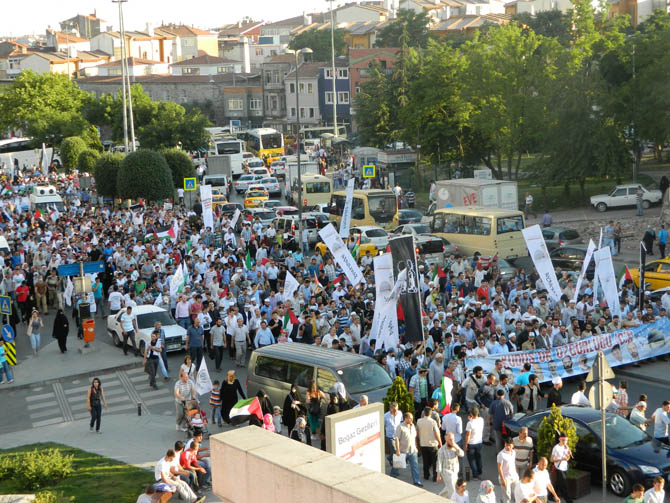 On Binler Fatih’te Kudüs ve Mavi Marmara İçin Yürüyor 17