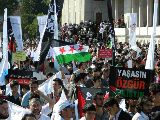 On Binler Fatih’te Kudüs ve Mavi Marmara İçin Yürüyor 2