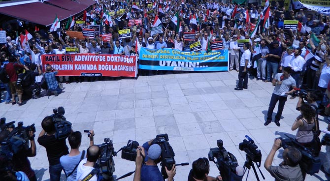 Fatih'te Binler Mısır Katliamını Lanetledi 10