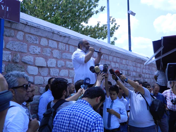 Fatih'te Binler Mısır Katliamını Lanetledi 12