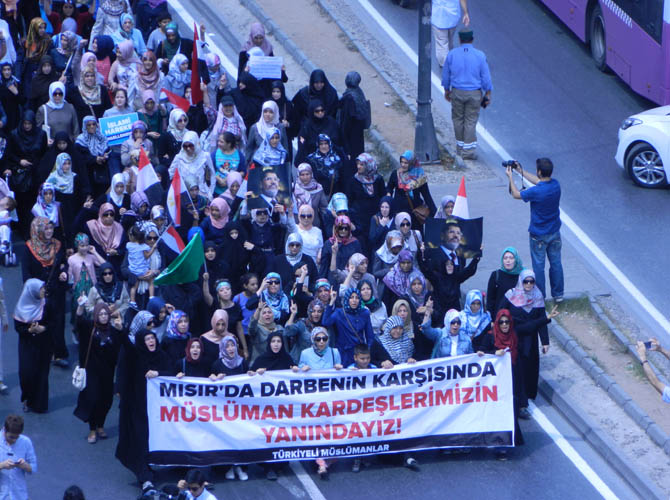 Fatih'te Binler Mısır Katliamını Lanetledi 14