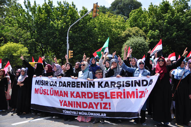 Fatih'te Binler Mısır Katliamını Lanetledi 25