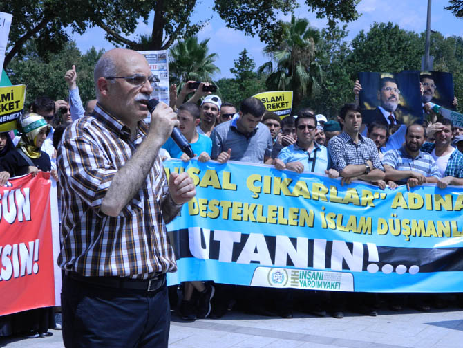 Fatih'te Binler Mısır Katliamını Lanetledi 32