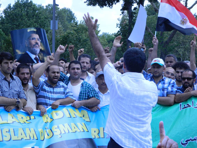 Fatih'te Binler Mısır Katliamını Lanetledi 34