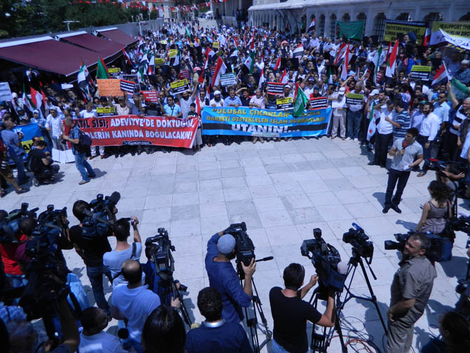 Fatih'te Binler Mısır Katliamını Lanetledi 9