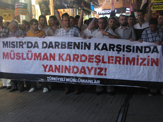 Mısır Katliamı İstiklal Caddesi'nde Protesto Edildi 17