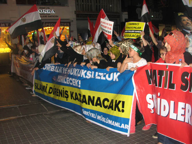 Mısır Katliamı İstiklal Caddesi'nde Protesto Edildi 22