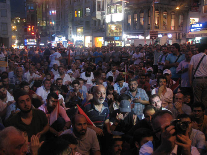 Mısır Katliamı İstiklal Caddesi'nde Protesto Edildi 25