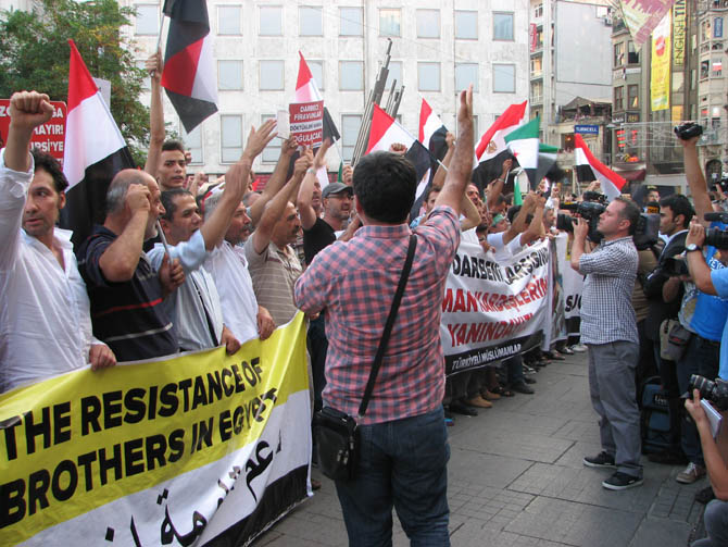 Mısır Katliamı İstiklal Caddesi'nde Protesto Edildi 4