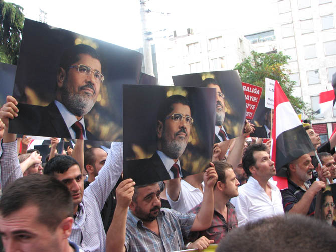 Mısır Katliamı İstiklal Caddesi'nde Protesto Edildi 5