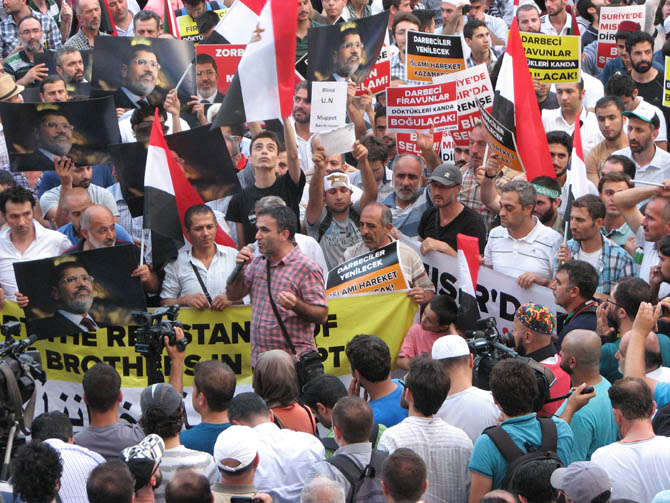 Mısır Katliamı İstiklal Caddesi'nde Protesto Edildi 7