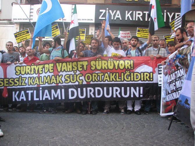 Suriye'deki Kimyasal Katliam İran Konsolosluğu'nda Protesto Edildi 13
