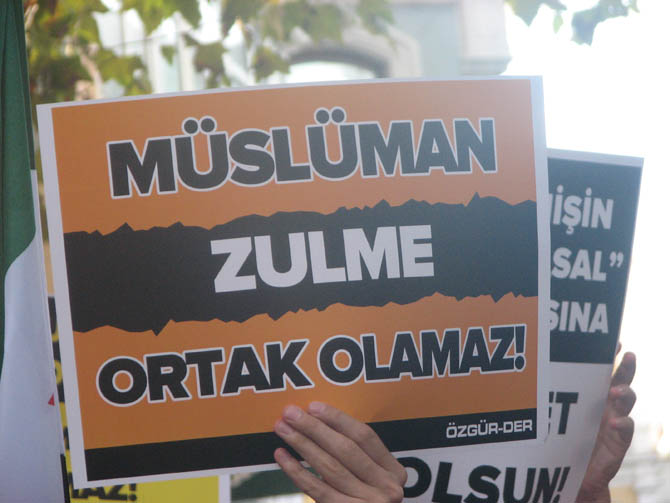 Suriye'deki Kimyasal Katliam İran Konsolosluğu'nda Protesto Edildi 18