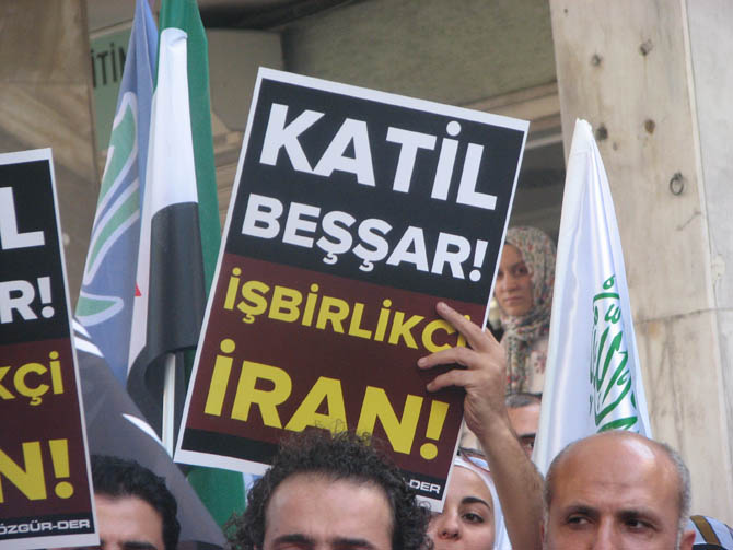 Suriye'deki Kimyasal Katliam İran Konsolosluğu'nda Protesto Edildi 19