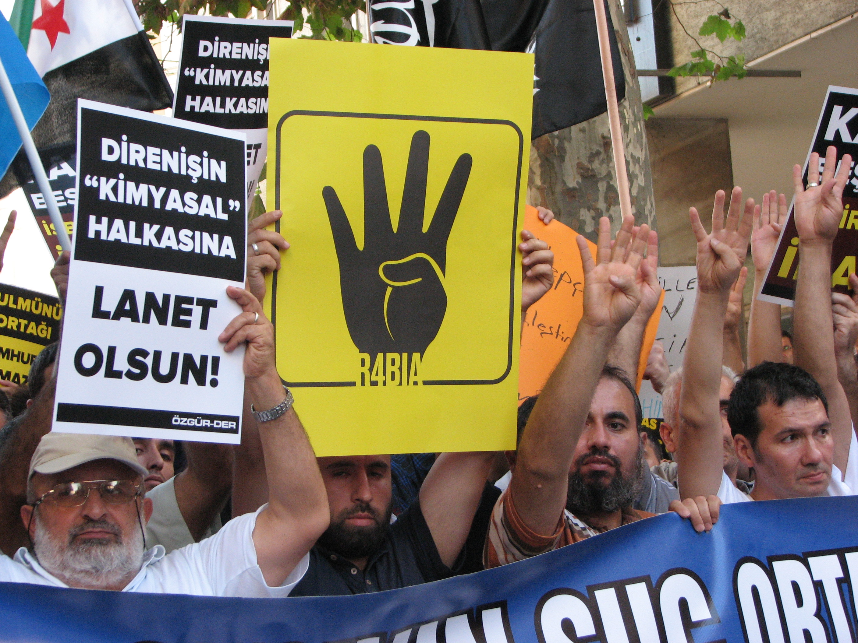 Suriye'deki Kimyasal Katliam İran Konsolosluğu'nda Protesto Edildi 29
