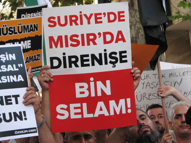 Suriye'deki Kimyasal Katliam İran Konsolosluğu'nda Protesto Edildi 30