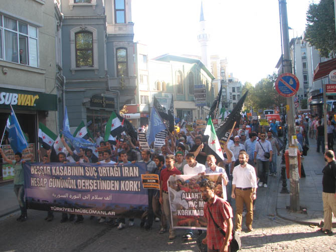 Suriye'deki Kimyasal Katliam İran Konsolosluğu'nda Protesto Edildi 4