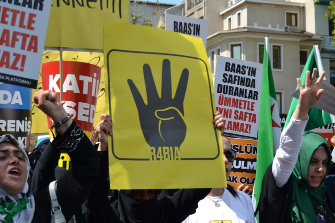 Fatih'te Binler Mısır ve Suriye İçin Yürüdü 21