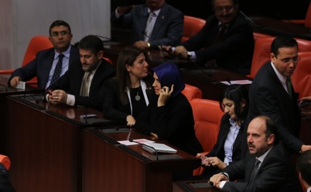 AK Partili 4 vekil Genel Kurul'a başörtülü girdi 2