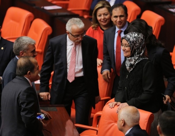 AK Partili 4 vekil Genel Kurul'a başörtülü girdi 3